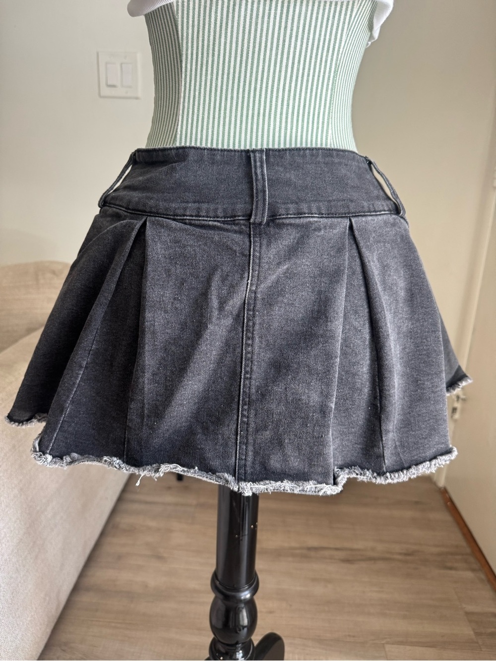 Finesse Black Denim Pleated Mini Skirt – Size M - Picture 3 of 4